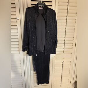 Quacker Factory velour sweatsuit. Large